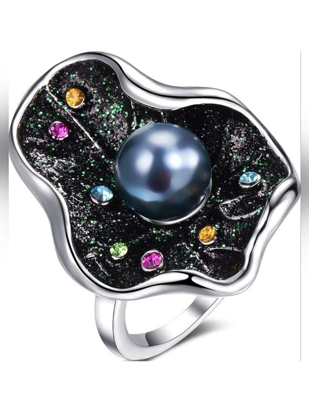 Flower-Shaped Statement Ring with Black Petals and Grey Faux Pearl